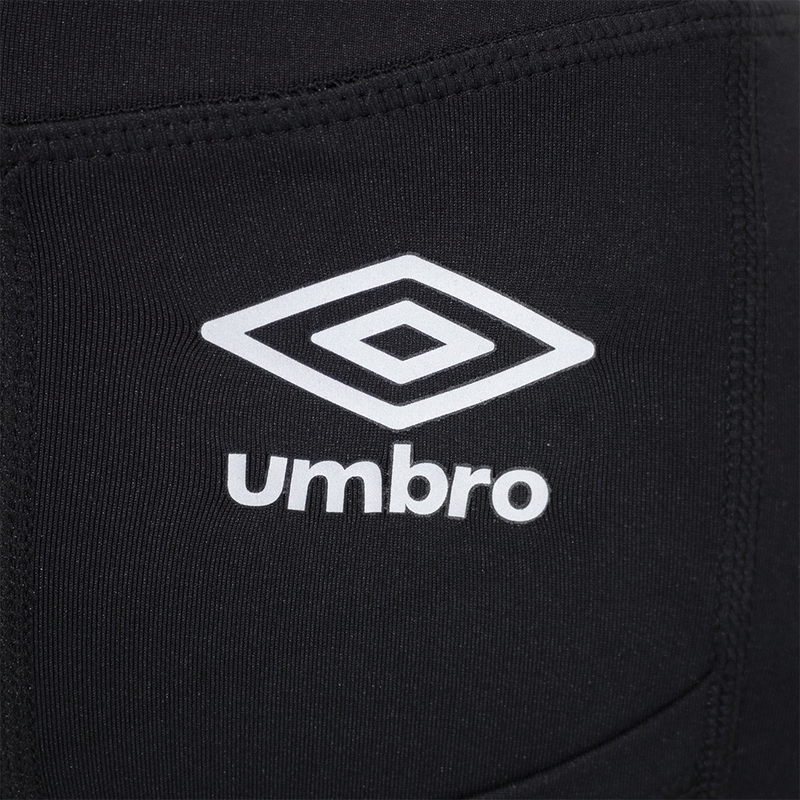 Bermuda Umbro Essential Negro Mujer 3