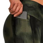 UND-1365338390--3-