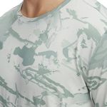 UND-1383974377 -3-